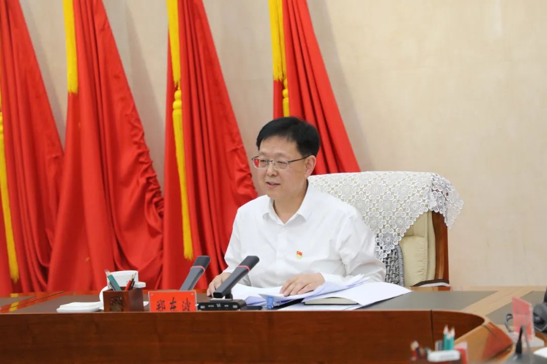 郑东波同志为自治区人民政府办公厅党员干部讲授专题党课