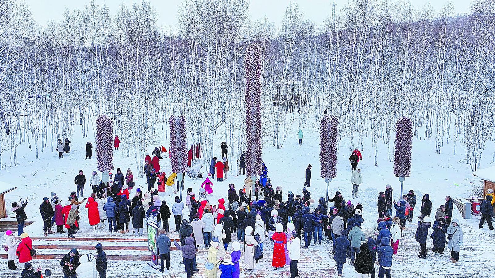 “歌游内蒙古 欢乐冰雪季——内蒙古冰雪英雄会”呼伦贝尔市第七届冰雪日暨牙克石凤凰山冰糖葫芦冰雪艺术季系列活动启动