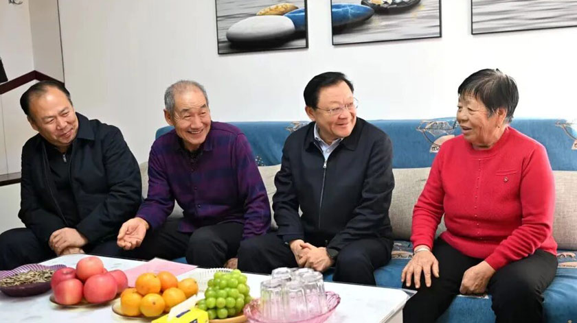 王伟中在呼和浩特市、包头市调研指导灾后恢复重建和受灾群众安置保障工作